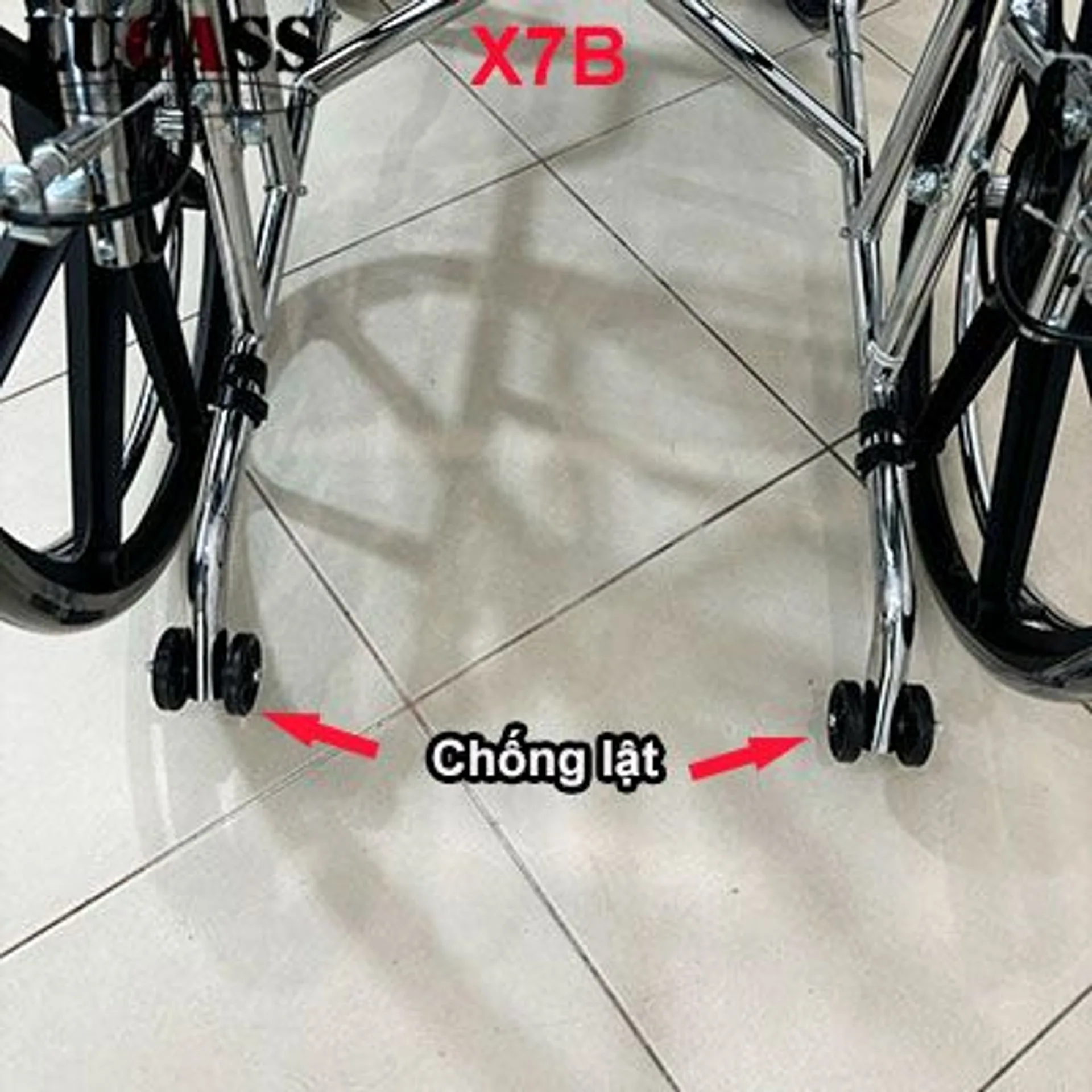 Xe lăn đa năng Lucass X7B có bô vệ sinh, ngả nằm, chống lật, bánh đúc (ảnh 2/4)