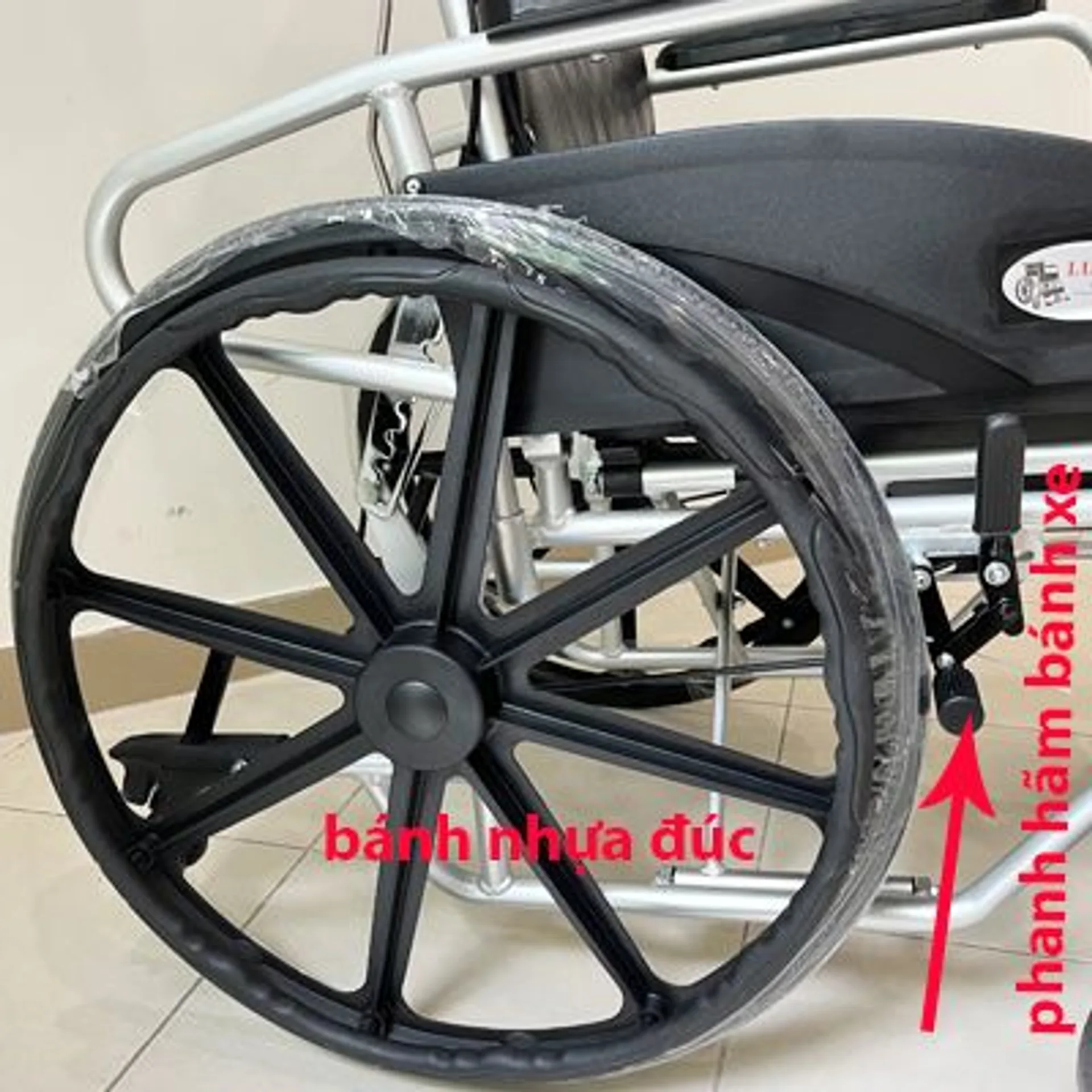 Xe lăn đa năng Lucass X72 có bô vệ sinh ngả nằm chống lật, khung hợp kim nhôm (ảnh 4/5)