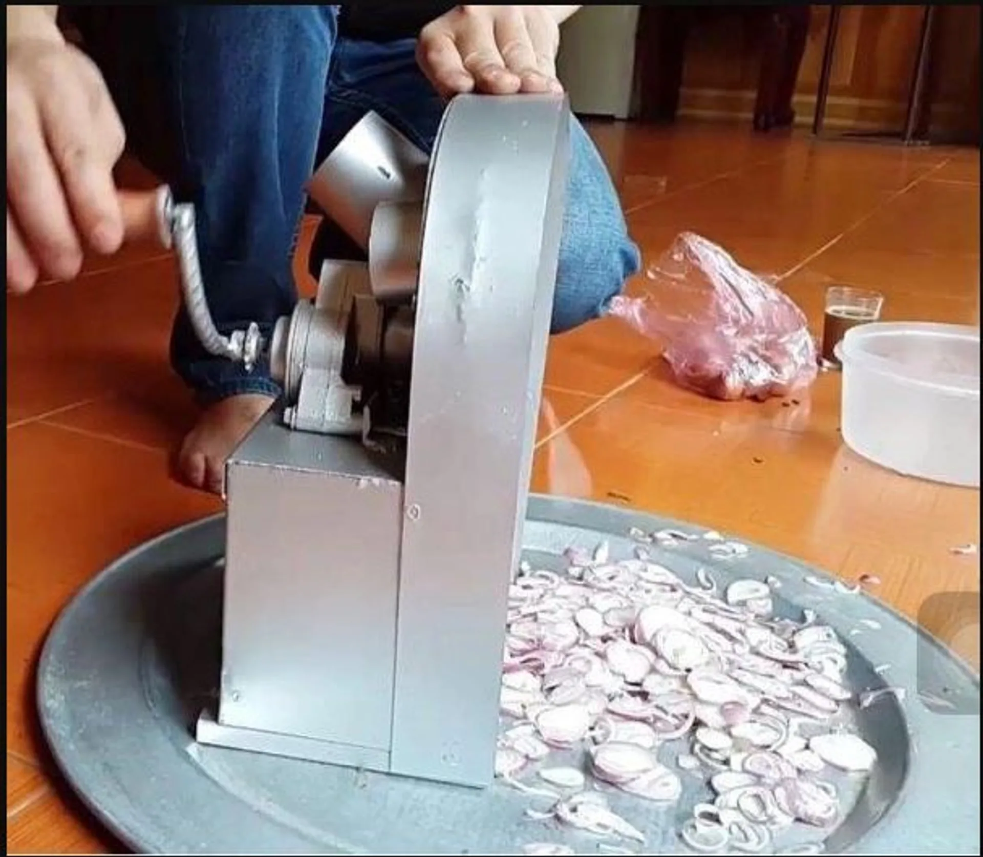 Máy thái hành, tỏi, sả bằng tay quay, máy thái lát củ quả đa năng (ảnh 2/5)