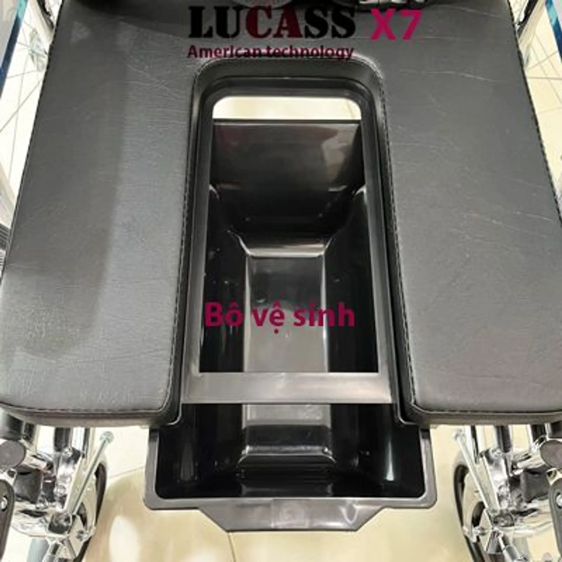 Xe lăn đa năng Lucass X7 có bô vệ sinh, ngả nằm, chống lật (ảnh 3/4)
