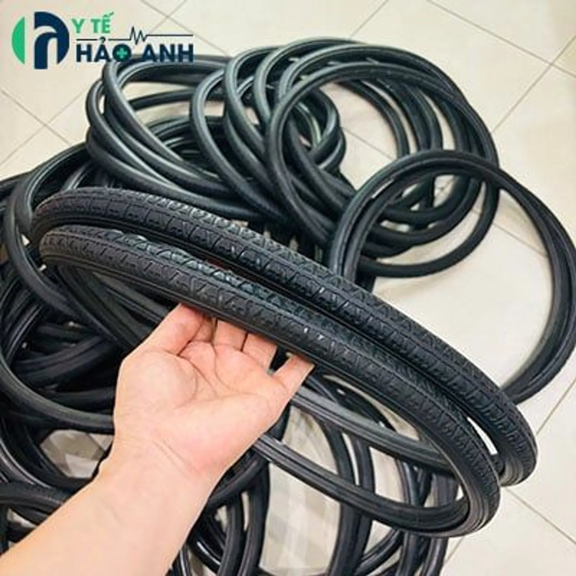 Lốp xe lăn kích cỡ 20 inch ( 20 x 1 3/8)