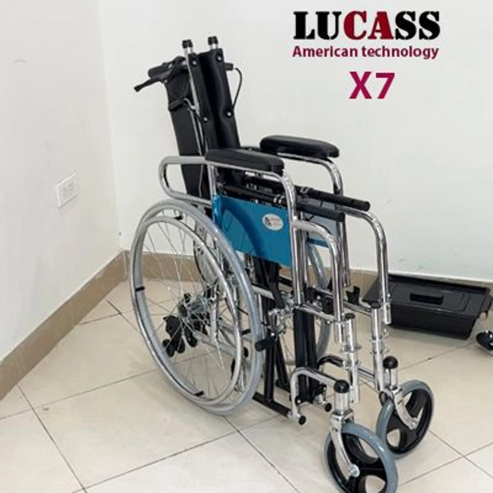 Xe lăn đa năng Lucass X7 có bô vệ sinh, ngả nằm, chống lật (ảnh 2/4)